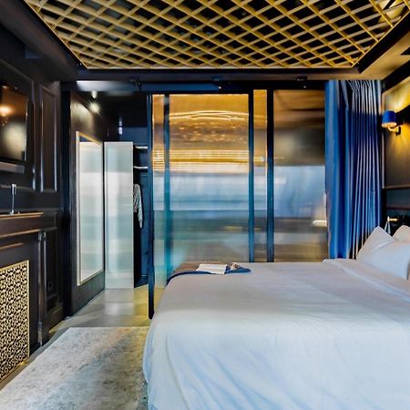 Suite Shibari By Justine Apartments Sobria Elegante Y Pecaminosa Apartamento Turistico En Madrid Rio ภายนอก รูปภาพ